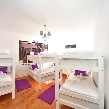 兄弟之家旅馆 *